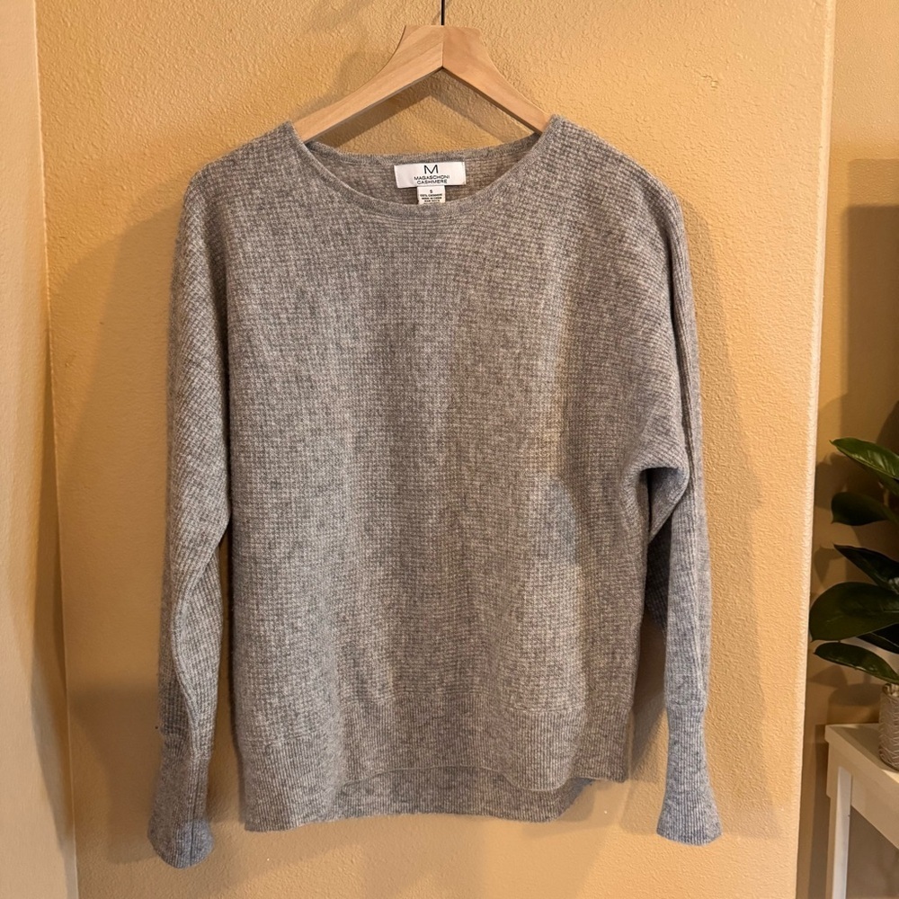 Magaschoni 💯% Cashmere Sweater Women’s size Small